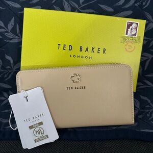 NWB: TED BAKER JORJANA LEATHER FLOWER EYELET ZIP AROUND RFID Blocking WALLET